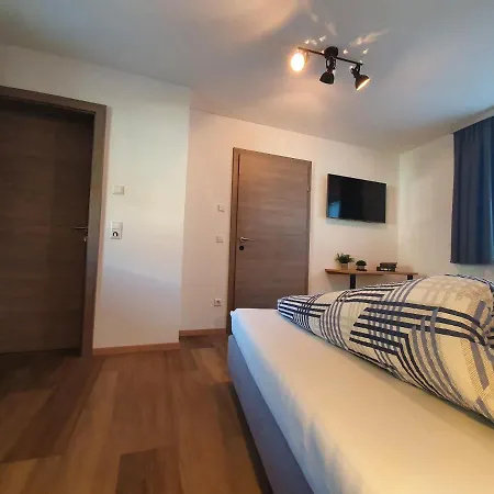 Beim Nannerl フォルスタウ